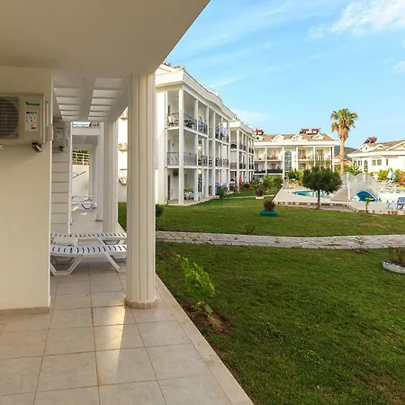 Das Familienfreundliche Maisonette Nese Mit Direktem Zugang Zum Pool 公寓