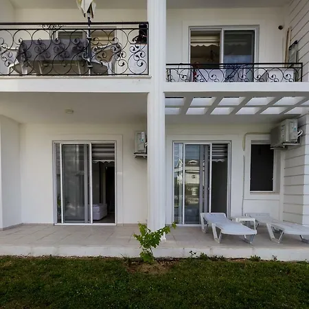 Das Familienfreundliche Maisonette Nese Mit Direktem Zugang Zum Pool * 费特希耶