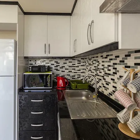 Das Familienfreundliche Maisonette Nese Mit Direktem Zugang Zum Pool