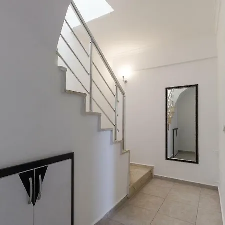 Das Familienfreundliche Maisonette Nese Mit Direktem Zugang Zum Pool * 费特希耶