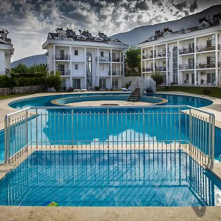 Das Familienfreundliche Maisonette Nese Mit Direktem Zugang Zum Pool Fethiye