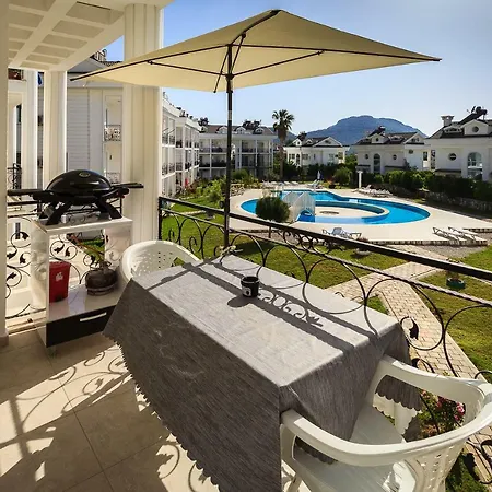 Apartment Das Familienfreundliche Maisonette Nese Mit Direktem Zugang Zum Pool