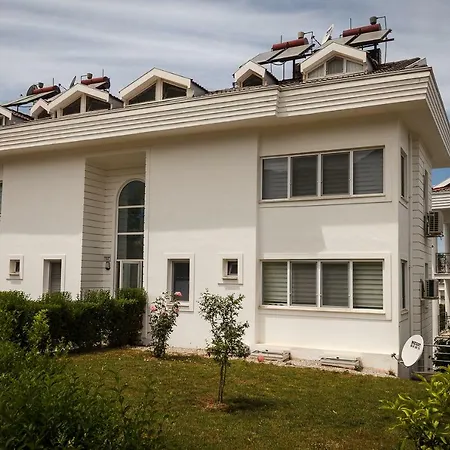 Apartment Das Familienfreundliche Maisonette Nese Mit Direktem Zugang Zum Pool